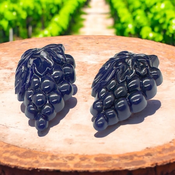 Vintage Acrylic Molded Purple Grape Dress Clips - Picture 1 of 8